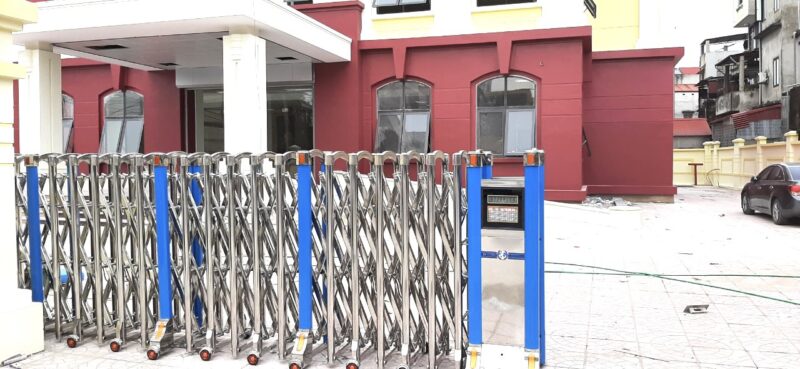 cổng xếp của Fu-Door tại Sài Gòn